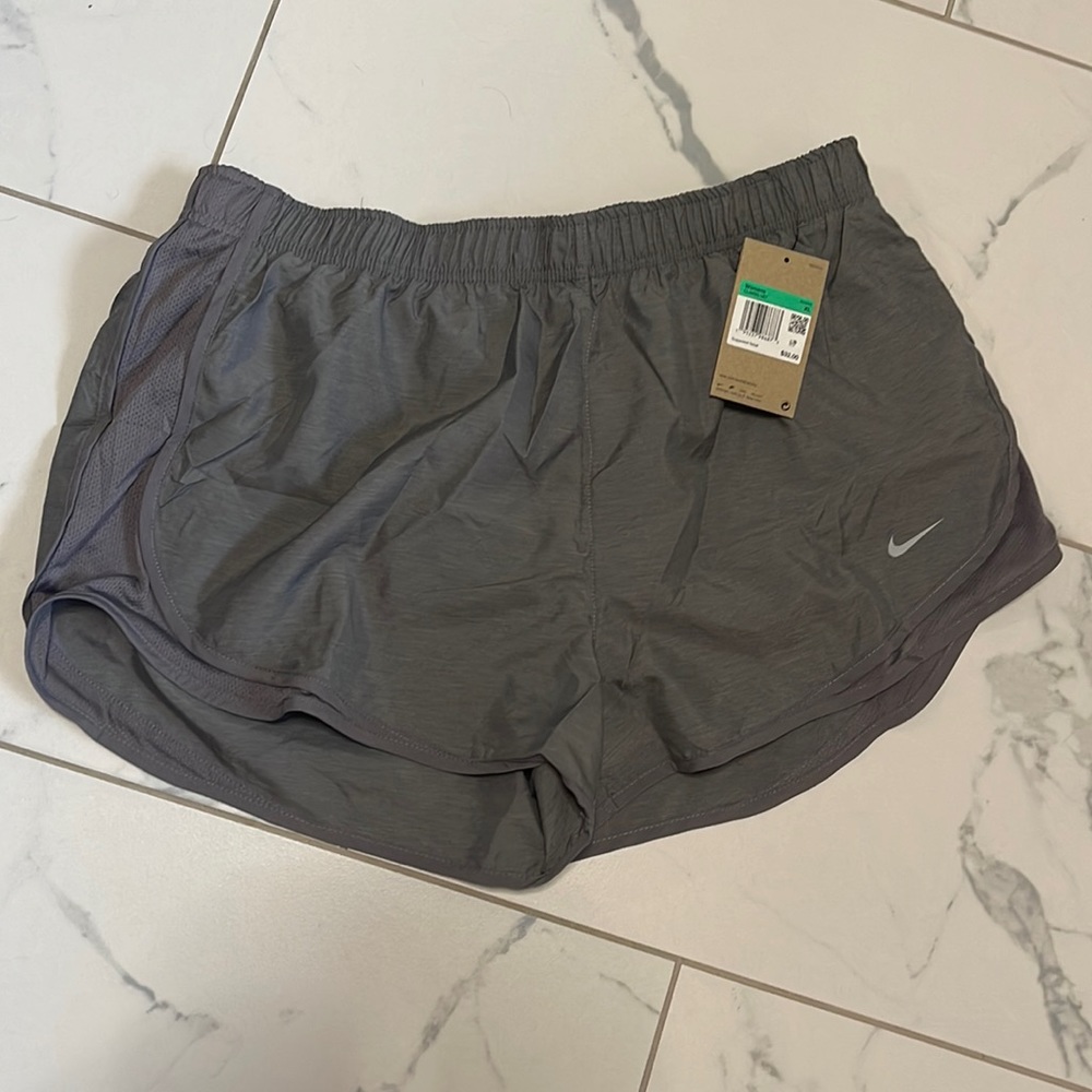 NWT Women’s Nike Tempo Shorts, Dark Gray, XL